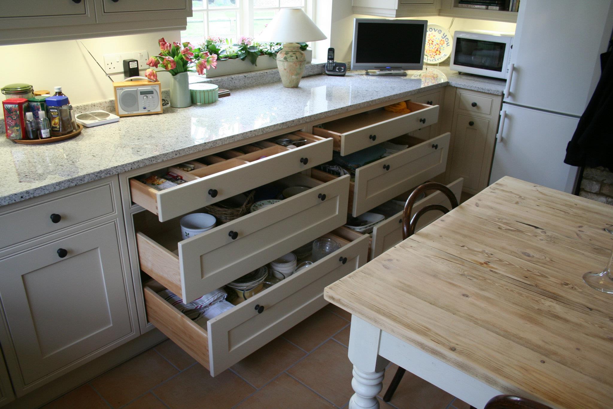 Knole, painted — a Stoneham kitchen by Kitchensmiths (photograph 1 of 4)
