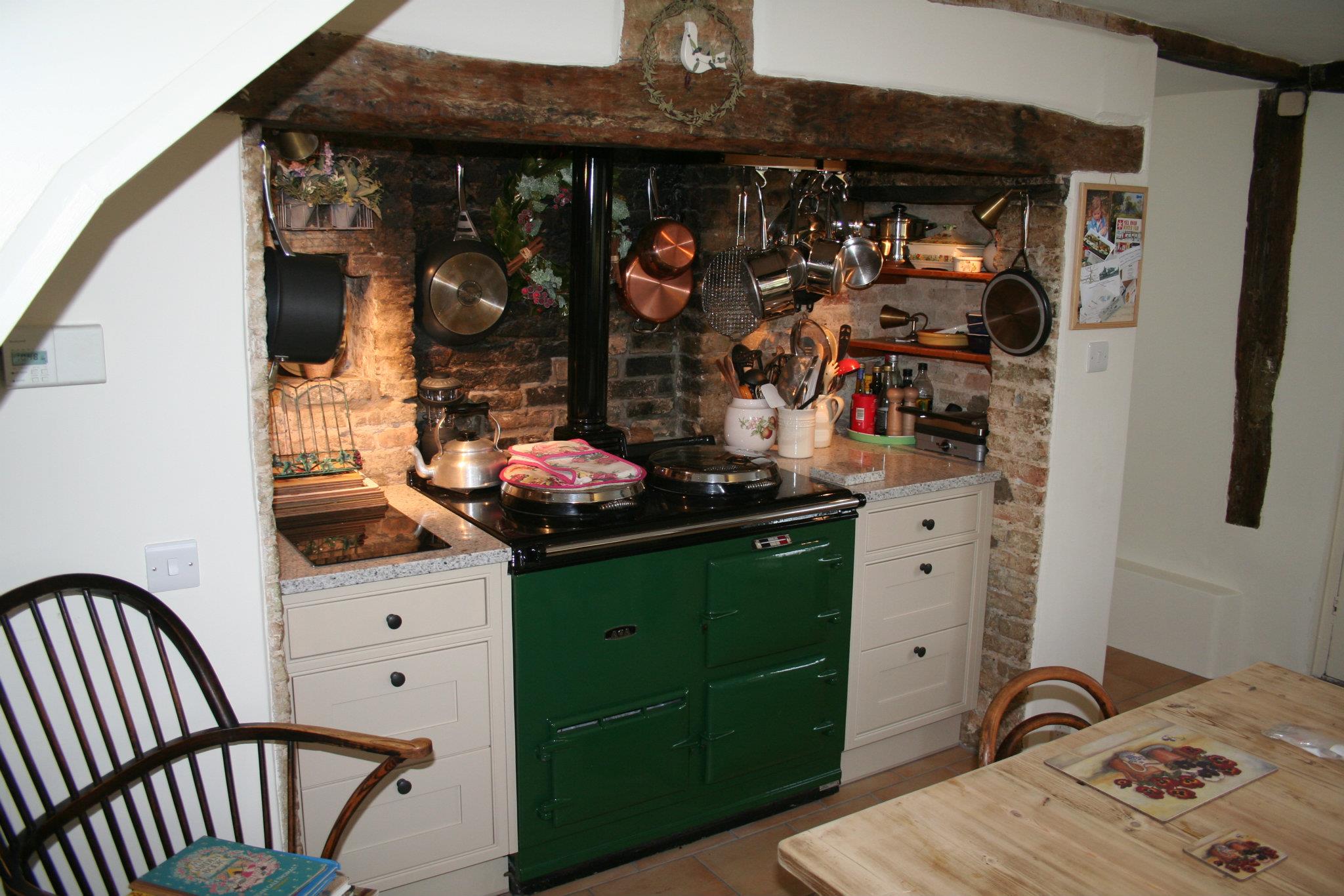 Knole, painted — a Stoneham kitchen by Kitchensmiths (photograph 4 of 4)