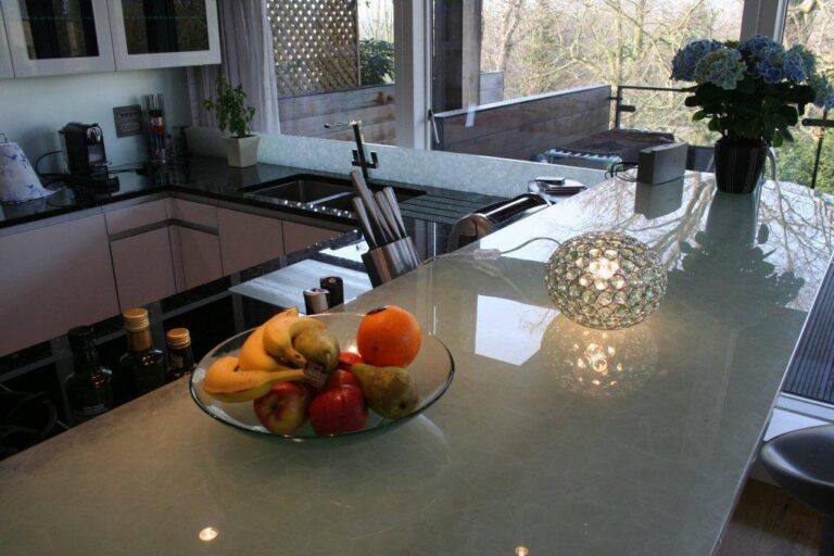 Atmos in glass, with Emerald Pearl