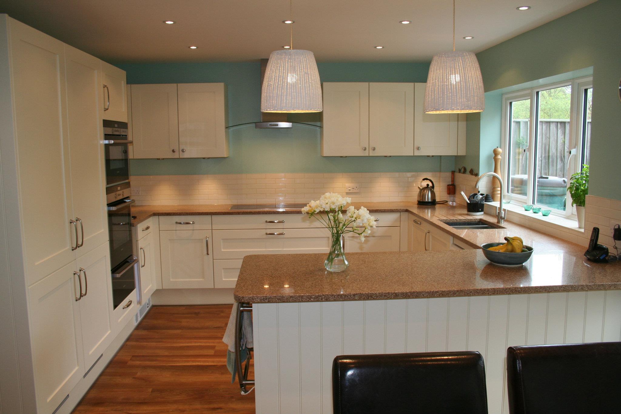 Edwardian, opening onto the garden — a Stoneham kitchen by Kitchensmiths (photograph 3 of 4)