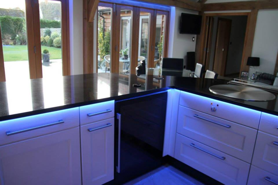 A Stoneham kitchen in an oak frame house — a Stoneham kitchen by Kitchensmiths (photograph 3 of 3)