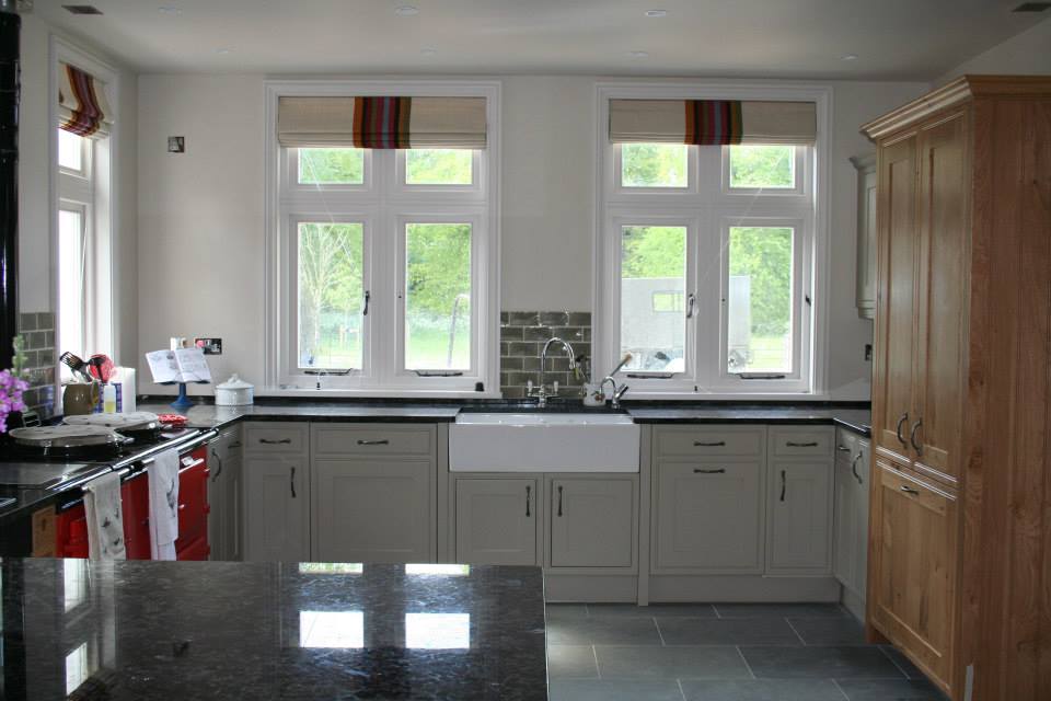 Knowle in Light Gray and character oak — a Stoneham kitchen by Kitchensmiths (photograph 2 of 5)