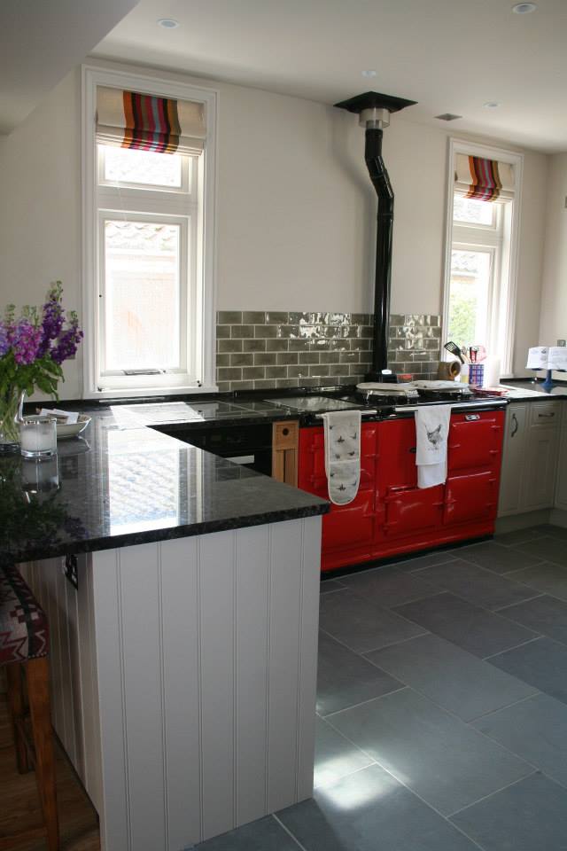 Knowle in Light Gray and character oak — a Stoneham kitchen by Kitchensmiths (photograph 3 of 5)