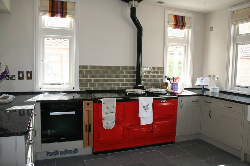 Knowle in Light Gray and character oak — a Stoneham kitchen by Kitchensmiths (photograph 5 of 5)