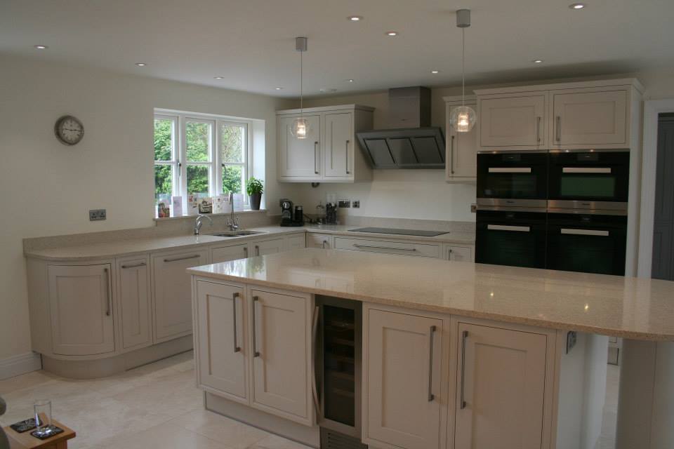 Knowle in Skimming Stone — a Stoneham kitchen by Kitchensmiths (photograph 1 of 3)