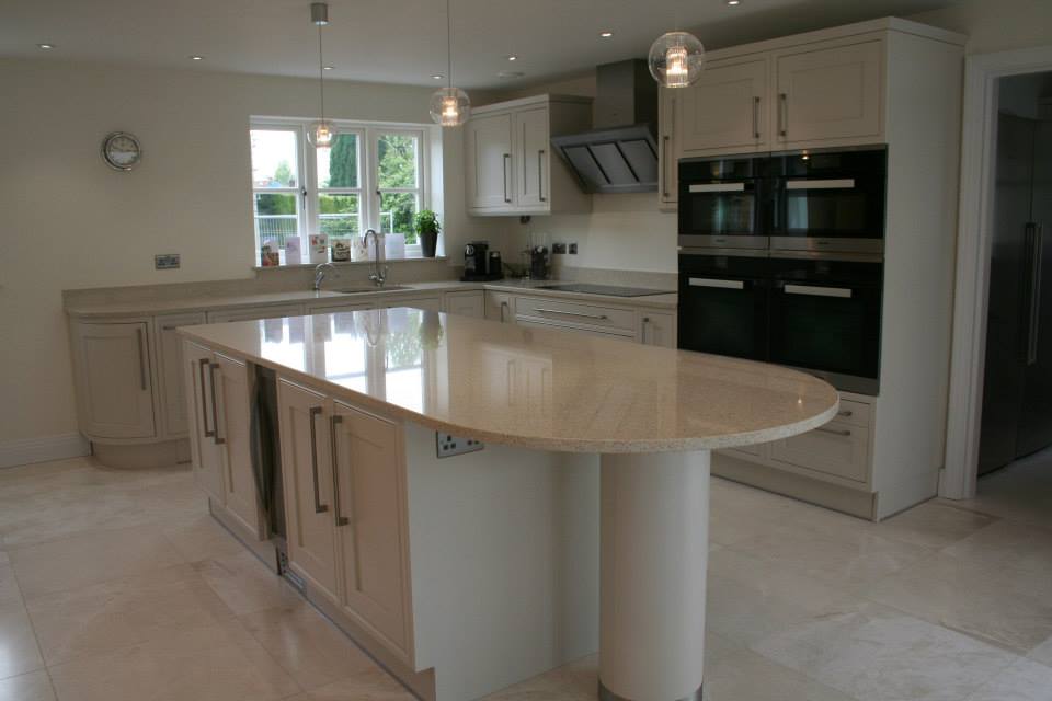 Knowle in Skimming Stone — a Stoneham kitchen by Kitchensmiths (photograph 3 of 3)