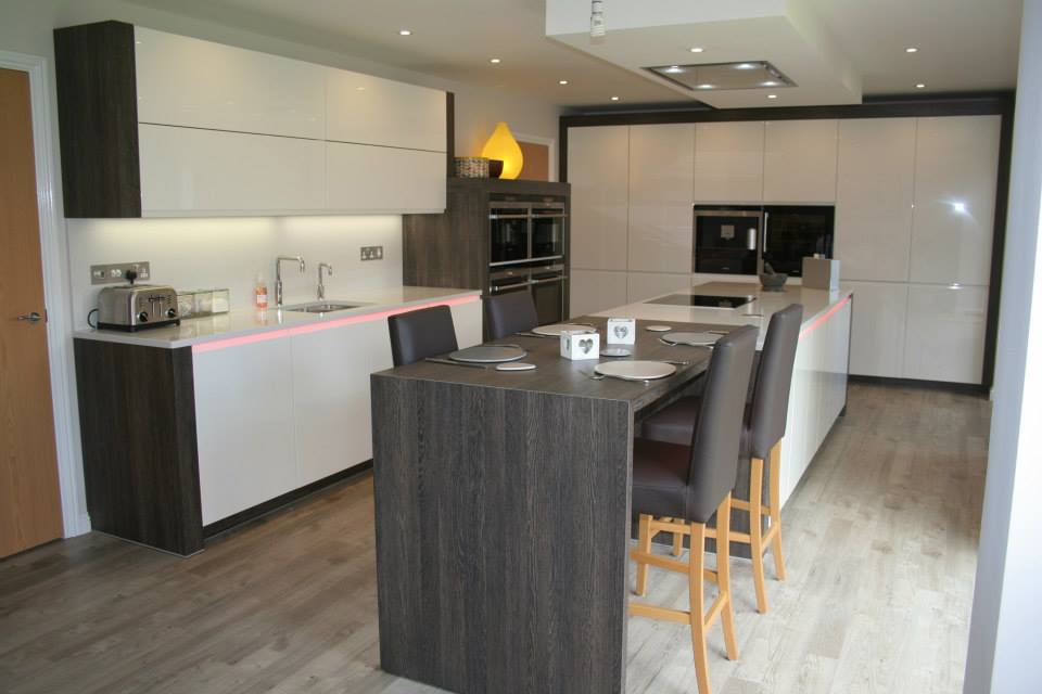 Solo in high gloss white, with wenge — a Rational kitchen by Kitchensmiths (photograph 2 of 4)