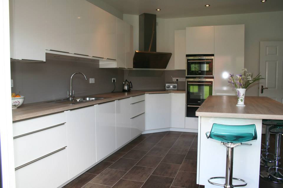 Puro in Polar White, and a thank-you letter — a Rational kitchen by Kitchensmiths, with oak worktops (photograph 1 of 4)