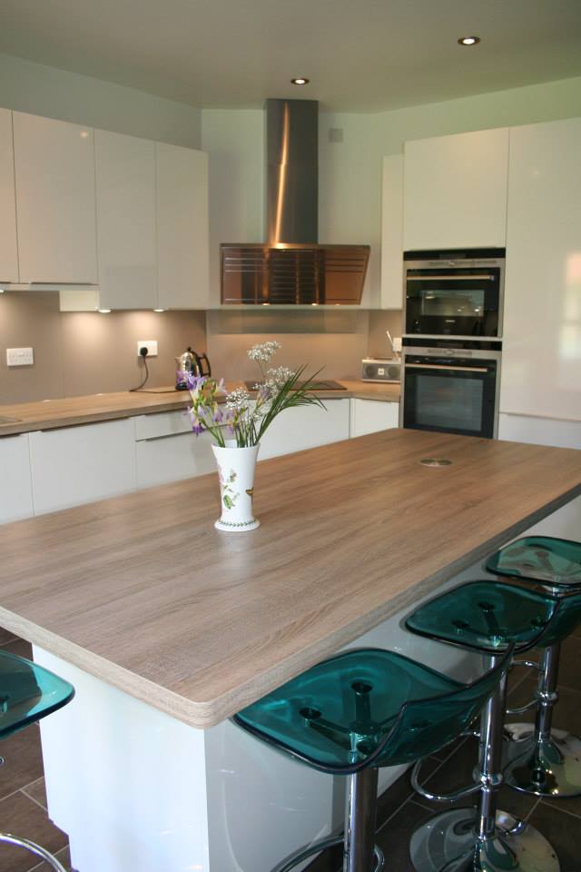 Puro in Polar White, and a thank-you letter — a Rational kitchen by Kitchensmiths, with oak worktops (photograph 3 of 4)