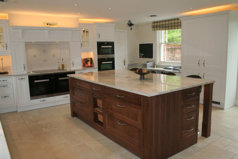Penshurst, painted and in walnut — a Stoneham kitchen by Kitchensmiths (photograph 5 of 5)