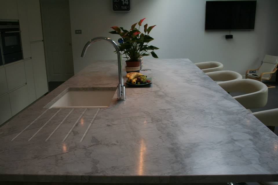 Solo Nature with Holm Oak — a kitchen by Kitchensmiths (photograph 1 of 3)
