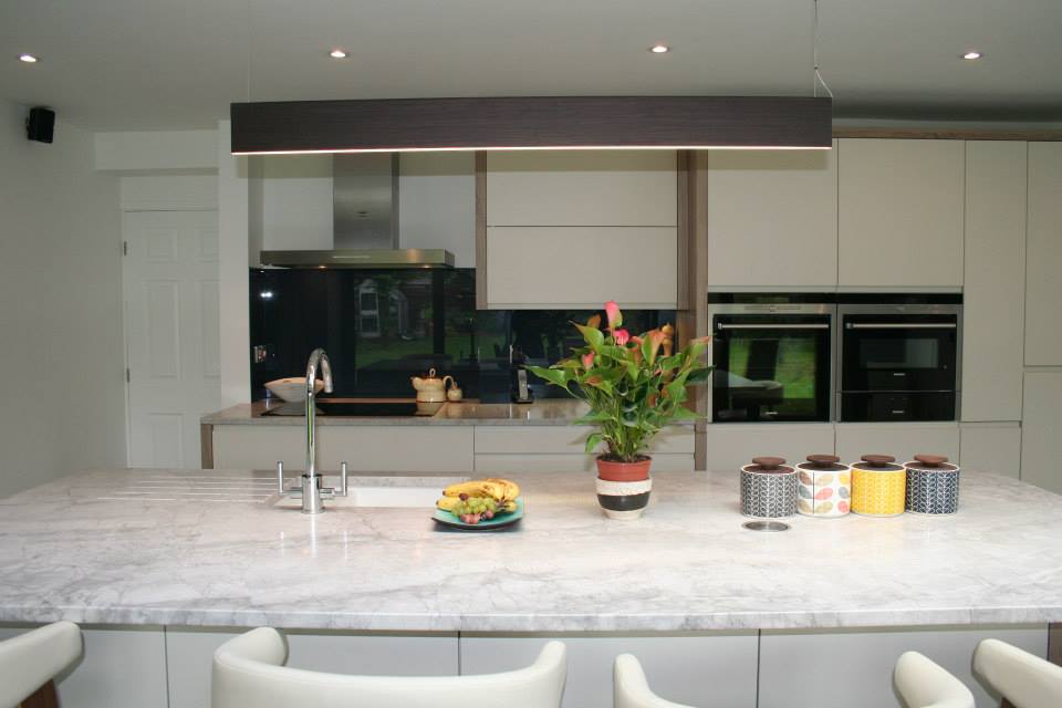 Solo Nature with Holm Oak — a kitchen by Kitchensmiths (photograph 3 of 3)