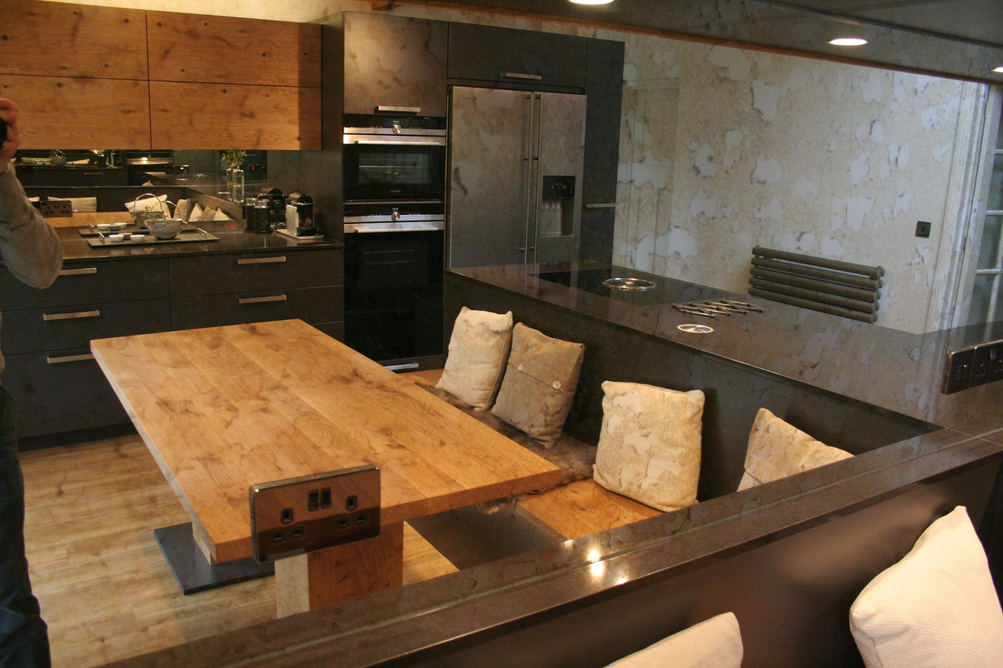 Lava, with knotty oak — a BAX kitchen by Kitchensmiths (photograph 5 of 6)