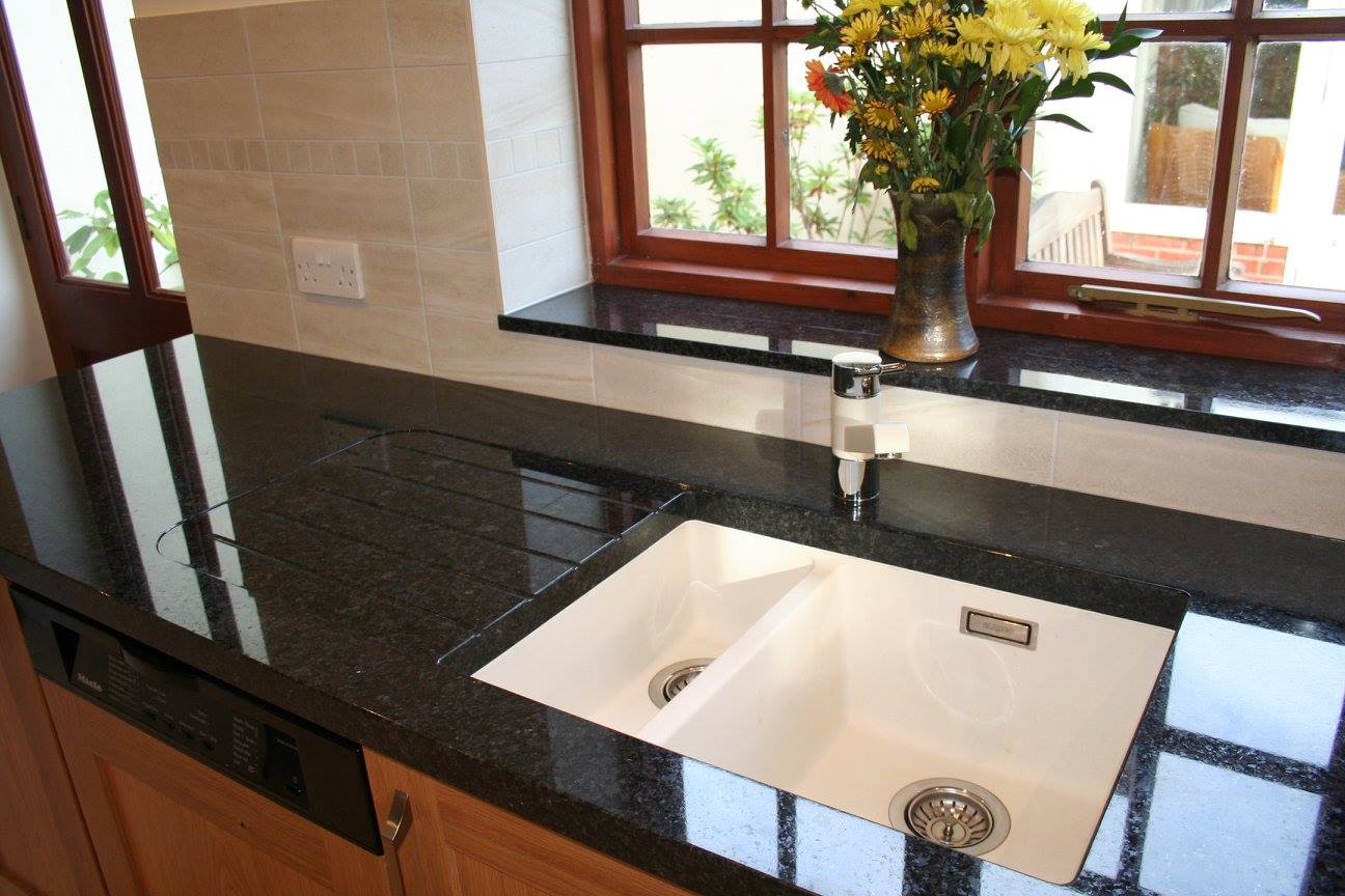 Aspen, with granite — a Stoneham kitchen by Kitchensmiths, with granite worktops (photograph 3 of 6)