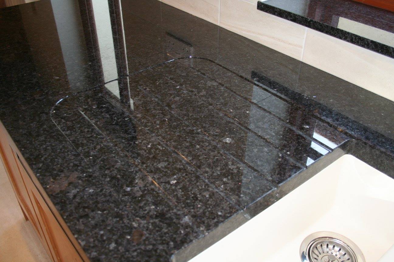 Aspen, with granite — a Stoneham kitchen by Kitchensmiths, with granite worktops (photograph 4 of 6)
