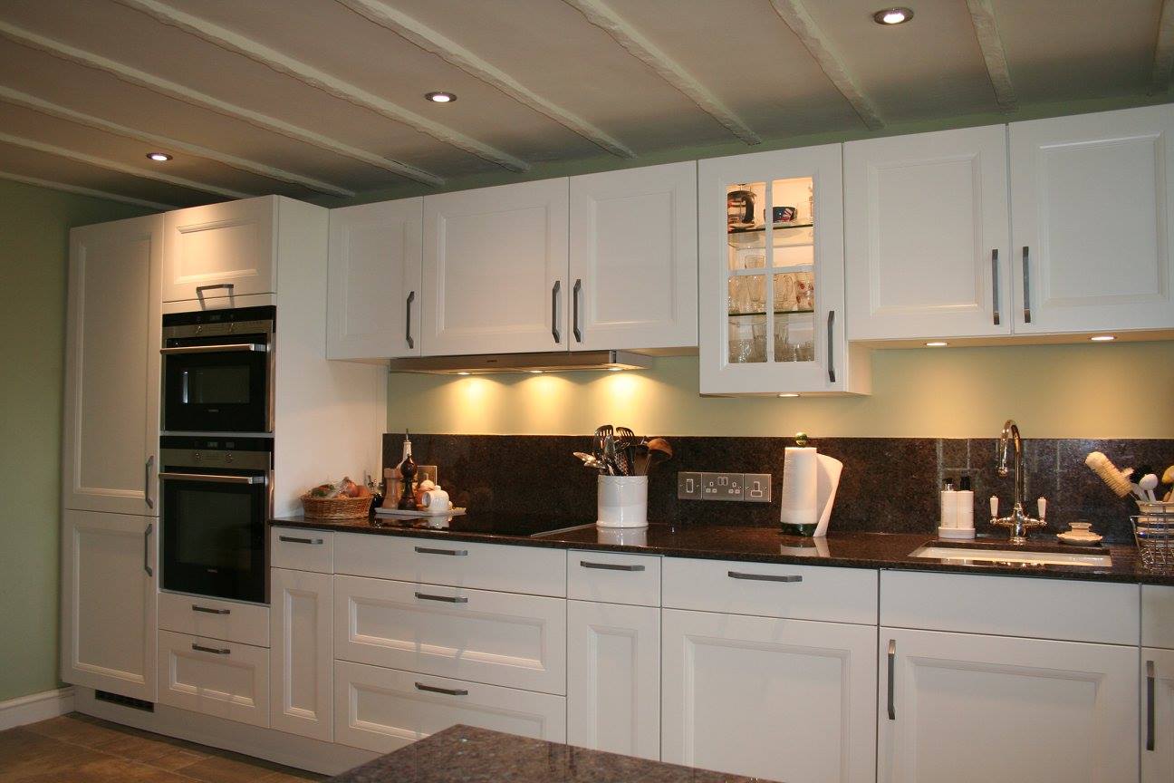 Traditional, in Antique Labrador — a kitchen by Kitchensmiths (photograph 5 of 8)