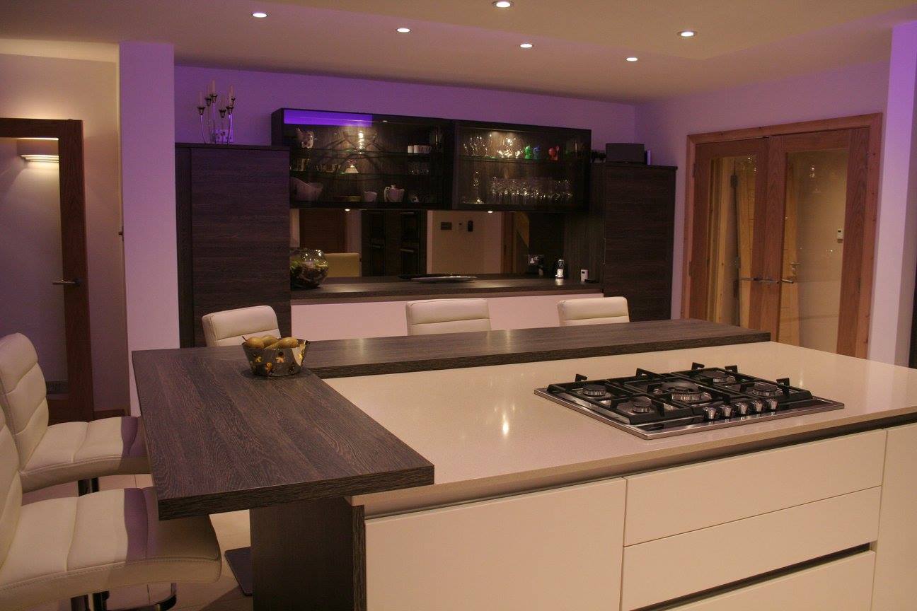 Handleless, fully specified — a kitchen by Kitchensmiths, with silestone worktops (photograph 4 of 8)