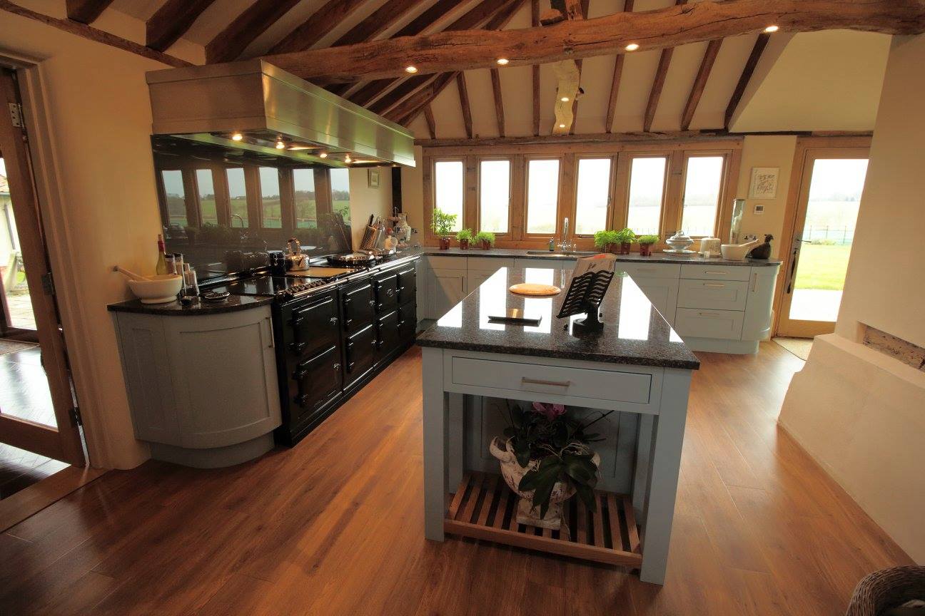 Edwardian, with brass and Kohler — a Stoneham kitchen by Kitchensmiths (photograph 2 of 9)