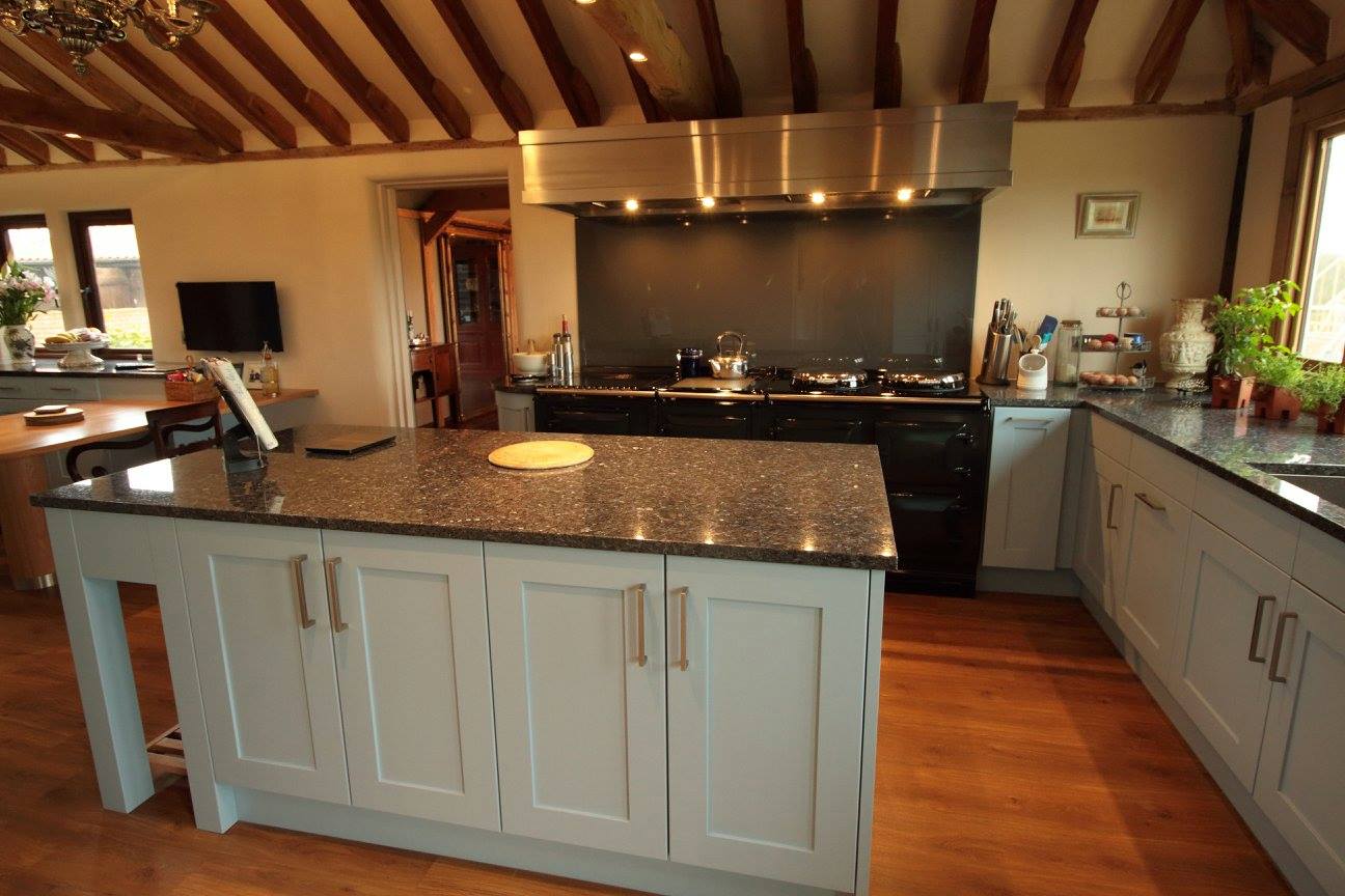 Edwardian, with brass and Kohler — a Stoneham kitchen by Kitchensmiths (photograph 6 of 9)