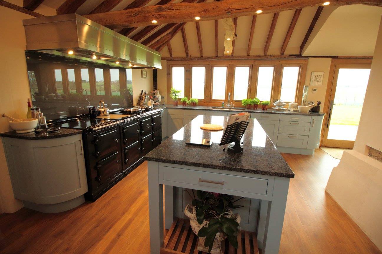 Edwardian, with brass and Kohler — a Stoneham kitchen by Kitchensmiths (photograph 7 of 9)