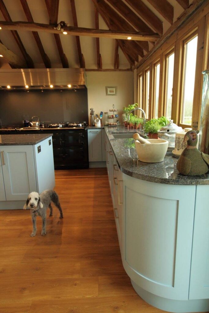 Edwardian, with brass and Kohler — a Stoneham kitchen by Kitchensmiths (photograph 8 of 9)