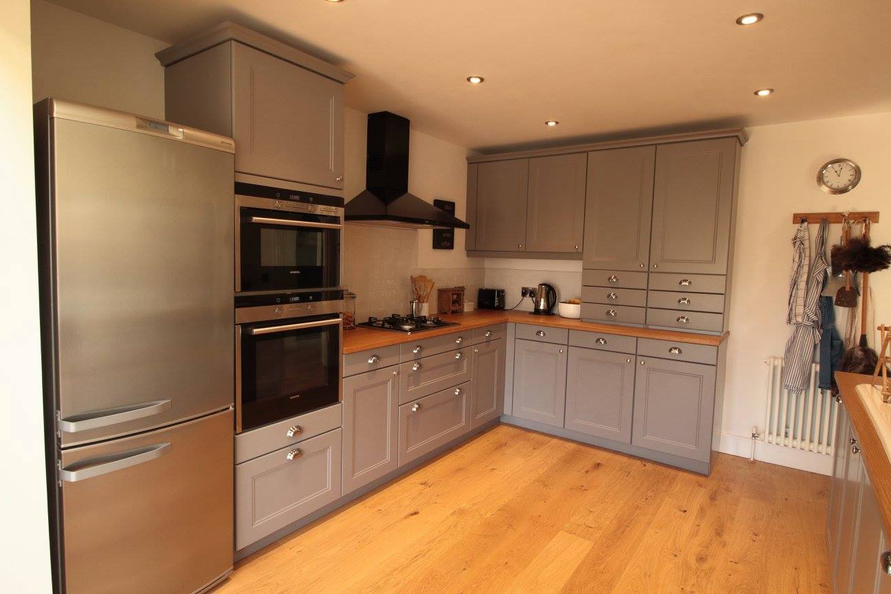 Solid oak worktop — a kitchen by Kitchensmiths, with solid oak worktops (photograph 1 of 5)