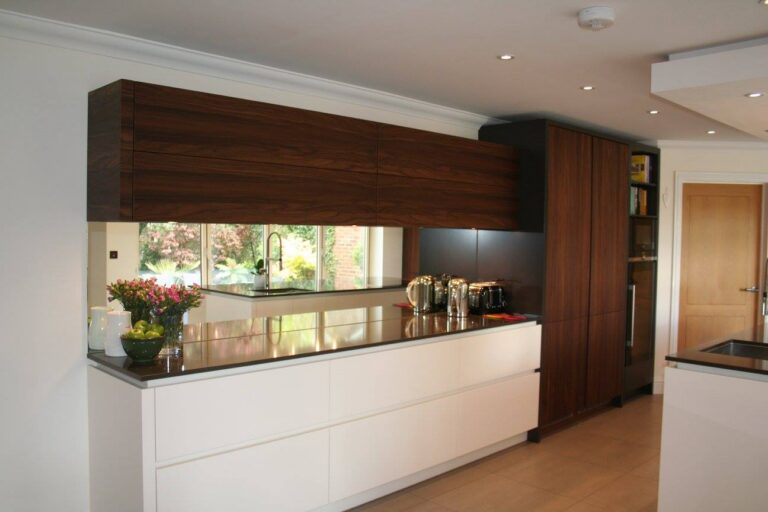 Handleless Tetra, with Silestone Merope