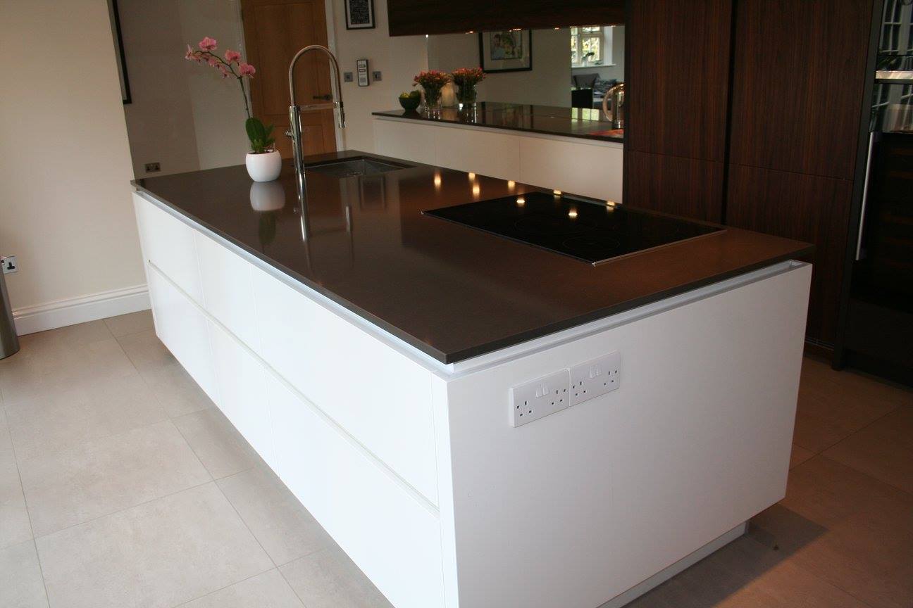 Handleless Tetra, with Silestone Merope — a BAX kitchen by Kitchensmiths, with silestone Merope worktops (photograph 4 of 13)