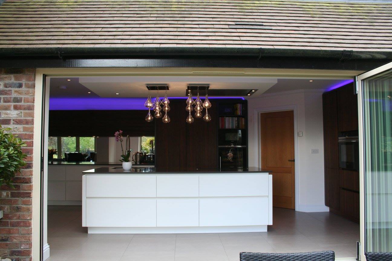 Handleless Tetra, with Silestone Merope — a BAX kitchen by Kitchensmiths, with silestone Merope worktops (photograph 11 of 13)