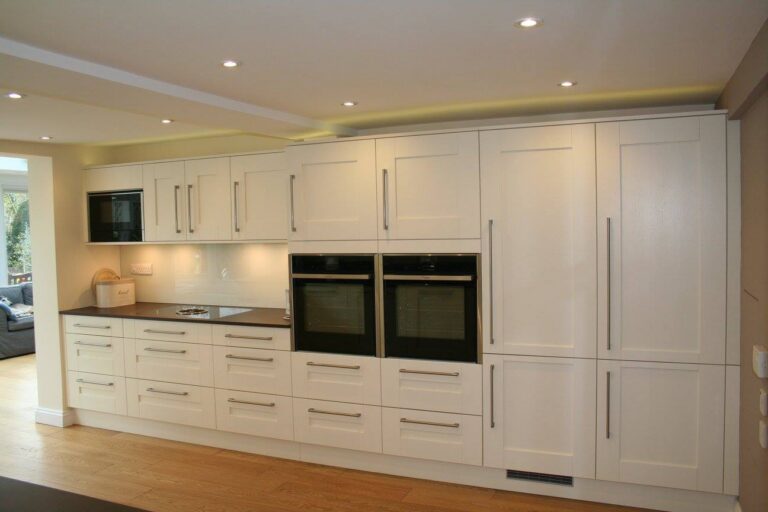 Traditional shaker, with colour-change lighting