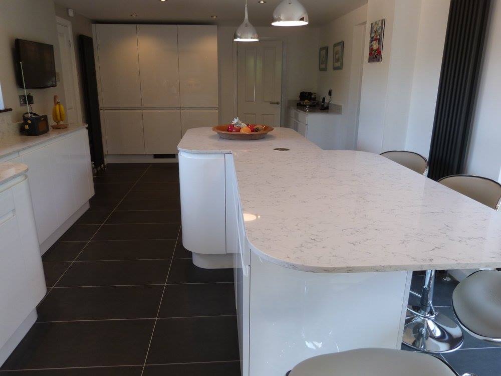 Go with the Flow — a Stoneham kitchen by Kitchensmiths (photograph 2 of 8)