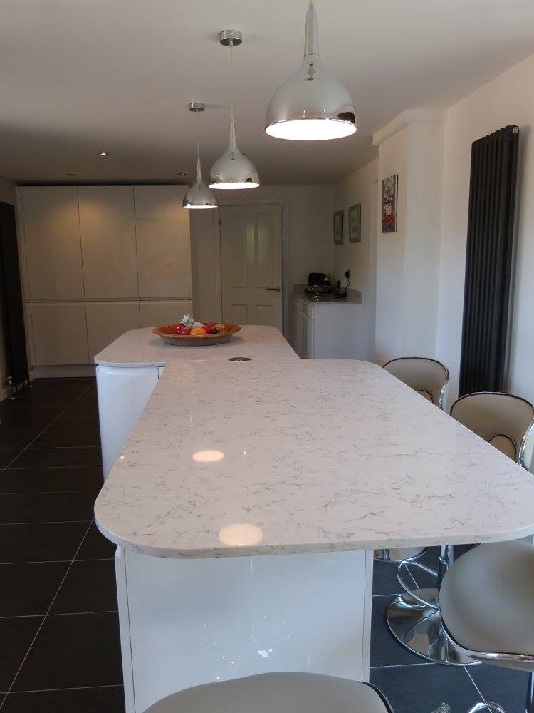 Go with the Flow — a Stoneham kitchen by Kitchensmiths (photograph 3 of 8)
