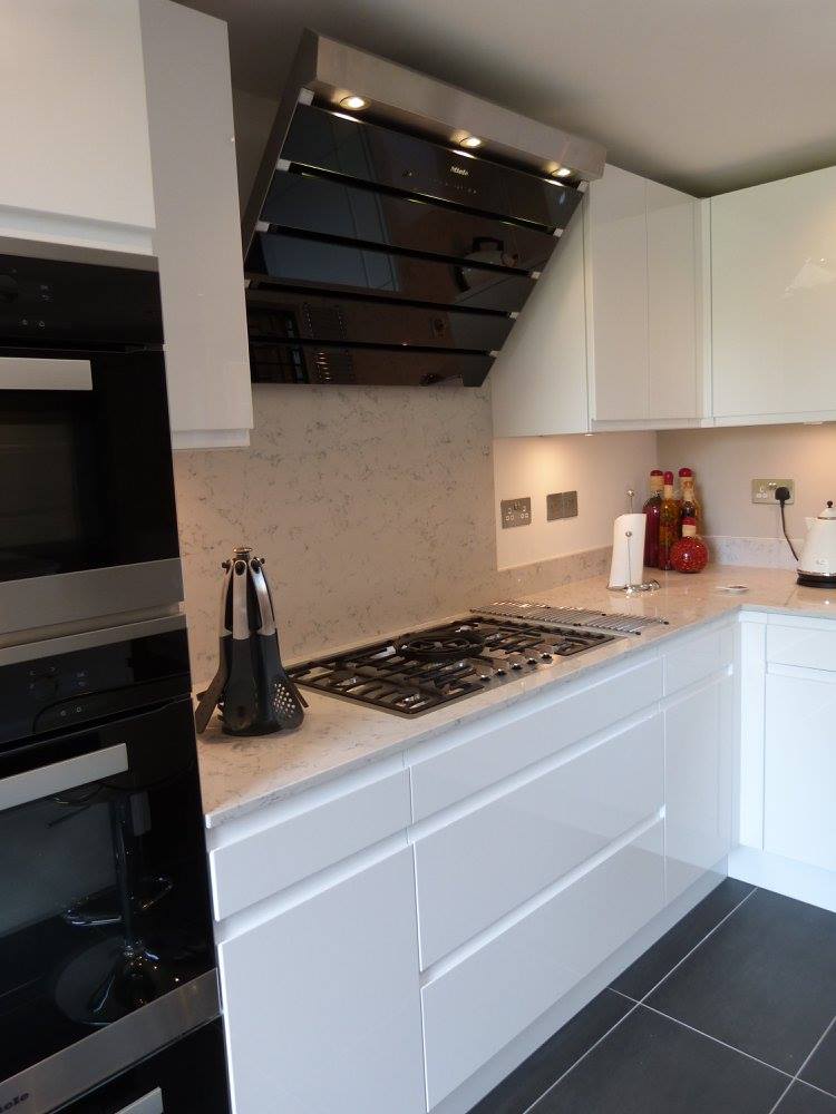 Go with the Flow — a Stoneham kitchen by Kitchensmiths (photograph 4 of 8)