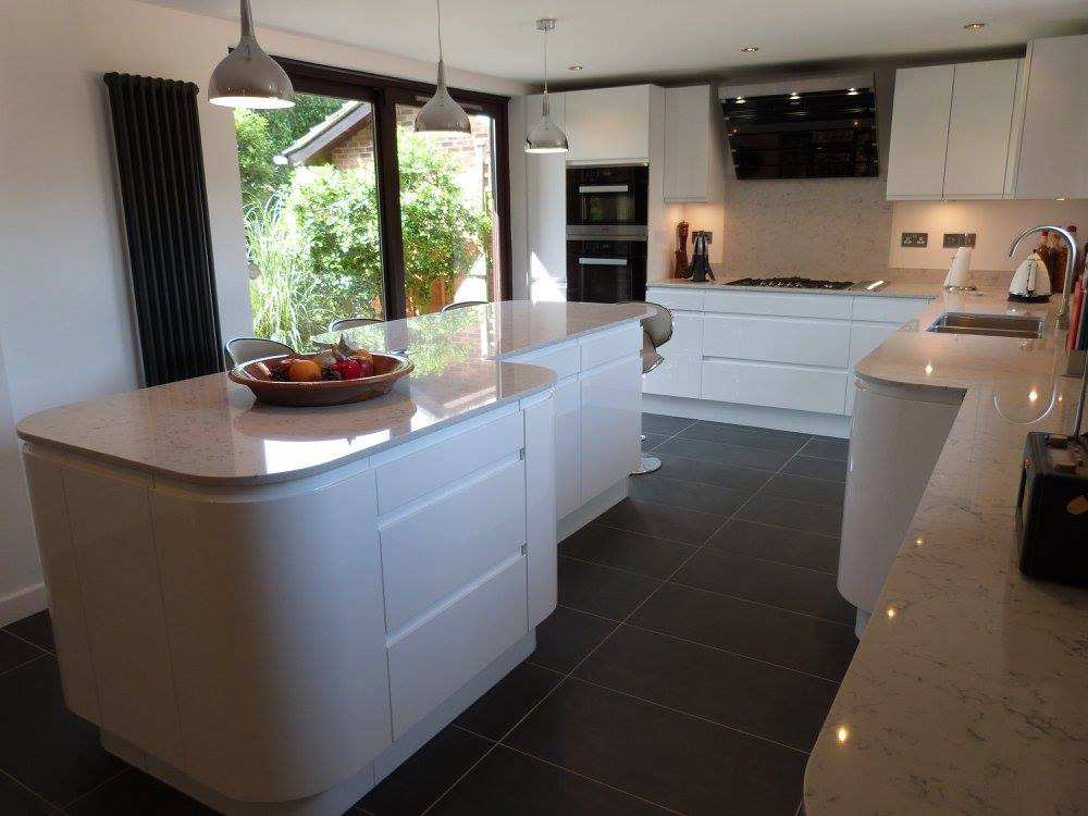 Go with the Flow — a Stoneham kitchen by Kitchensmiths (photograph 6 of 8)