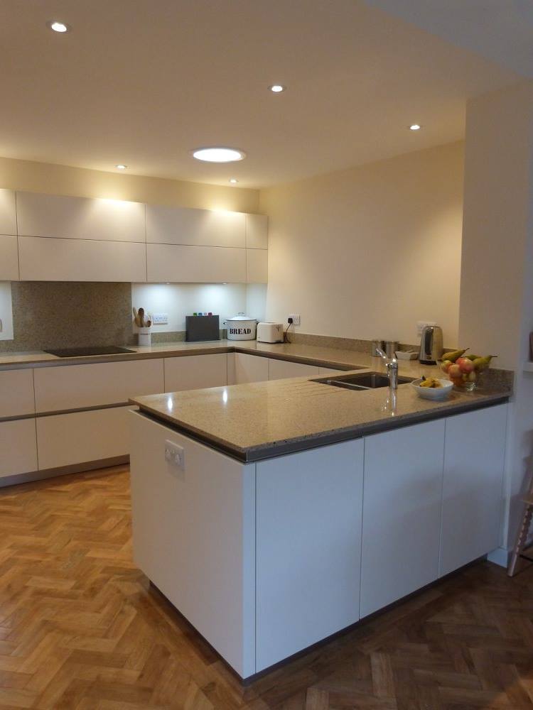 Handleless, with Silestone — a kitchen by Kitchensmiths, with silestone Workops worktops (photograph 1 of 7)