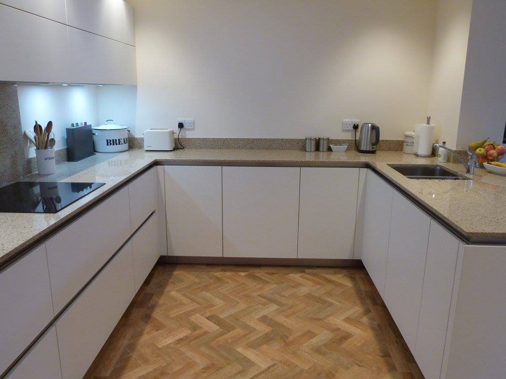 Handleless, with Silestone — a kitchen by Kitchensmiths, with silestone Workops worktops (photograph 4 of 7)