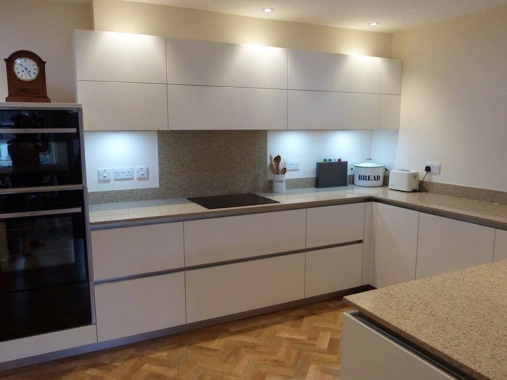 Handleless, with Silestone — a kitchen by Kitchensmiths, with silestone Workops worktops (photograph 5 of 7)