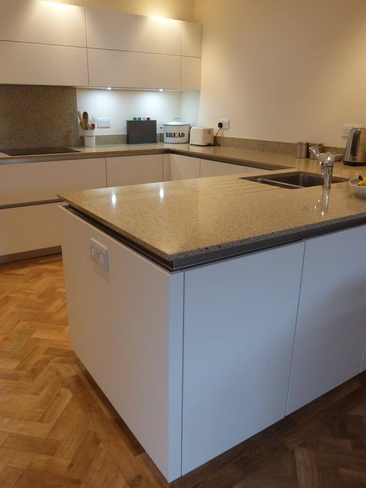 Handleless, with Silestone — a kitchen by Kitchensmiths, with silestone Workops worktops (photograph 6 of 7)