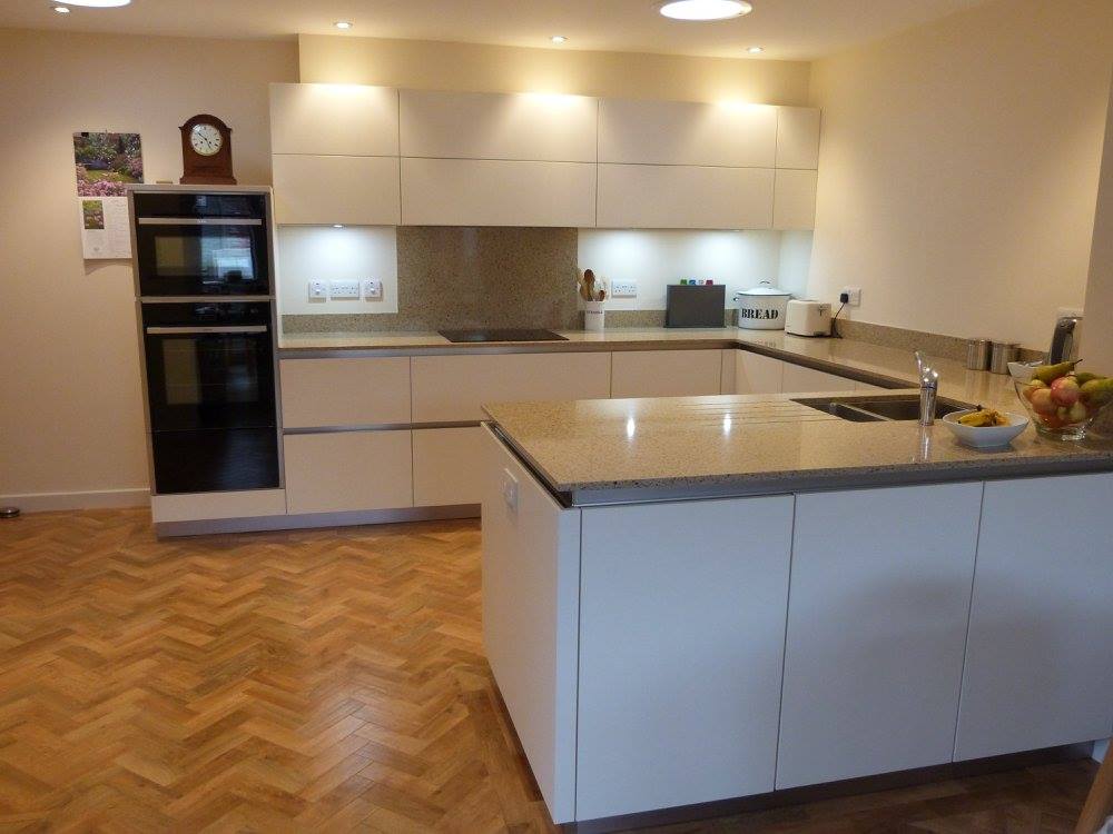 Handleless, with Silestone — a kitchen by Kitchensmiths, with silestone Workops worktops (photograph 7 of 7)