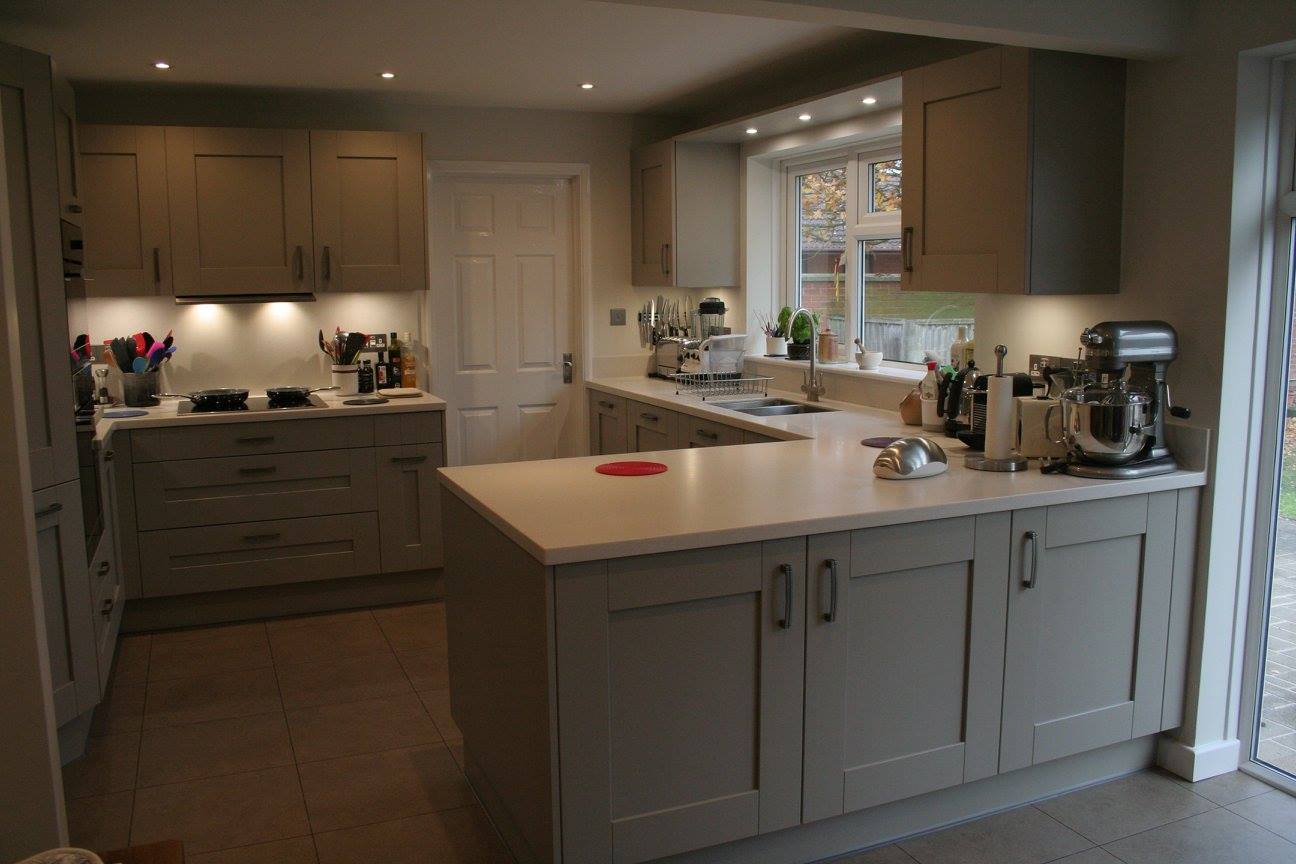 Broxbourne, with Corian — a Stoneham kitchen by Kitchensmiths, with corian worktops (photograph 1 of 5)