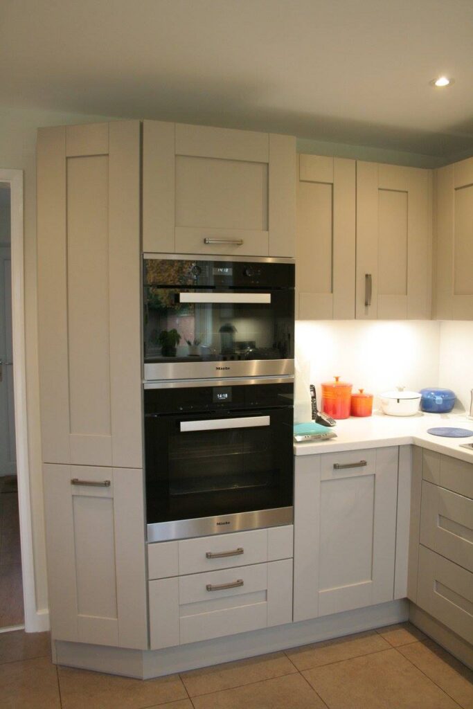 Broxbourne, with Corian — a Stoneham kitchen by Kitchensmiths, with corian worktops (photograph 4 of 5)