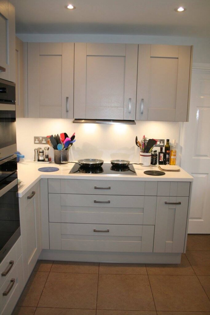 Broxbourne, with Corian — a Stoneham kitchen by Kitchensmiths, with corian worktops (photograph 5 of 5)