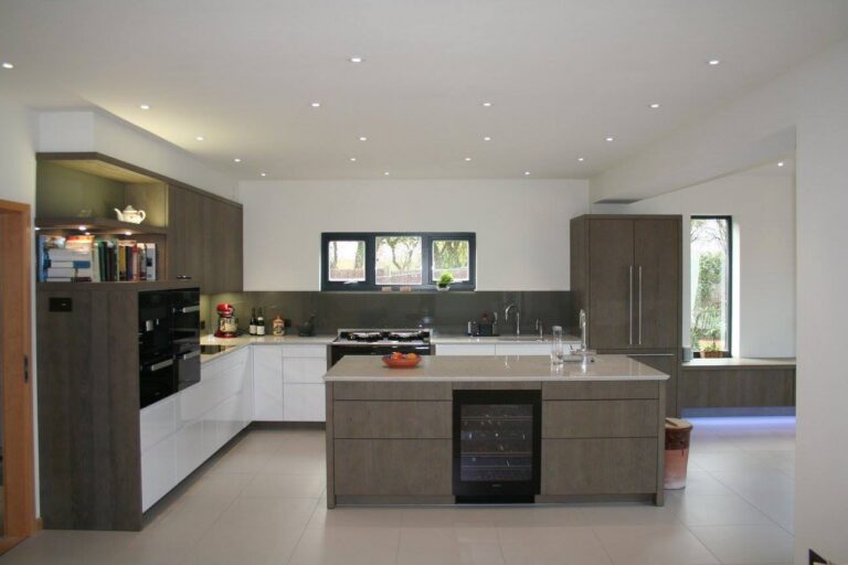 High gloss white with terra oak