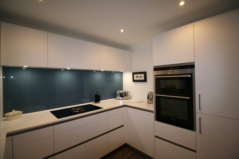 A sleek look for a small kitchen