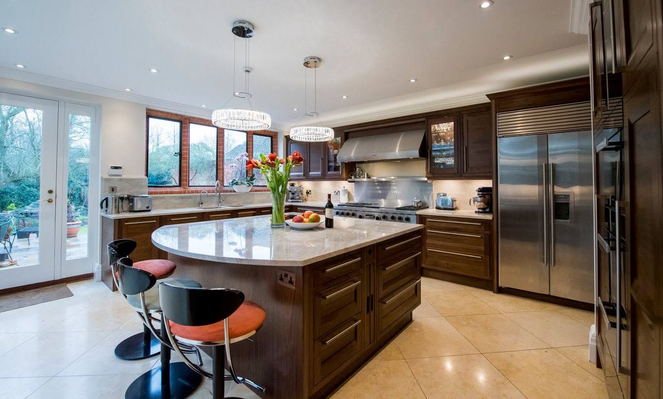 Marlborough, in-frame — a Stoneham kitchen by Kitchensmiths (photograph 3 of 6)