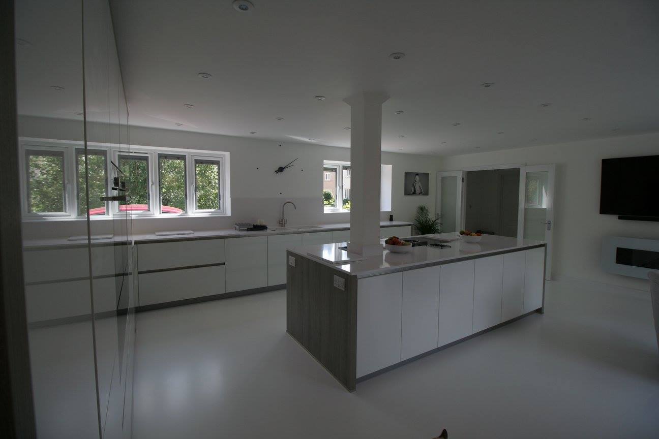 Como, with Blanco Zeus — a Störmer kitchen by Kitchensmiths, with silestone worktops (photograph 4 of 7)