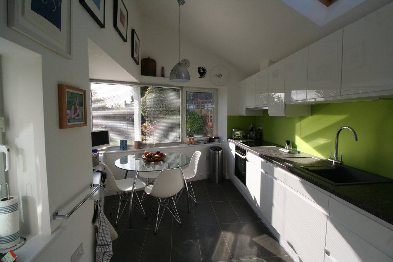 Going with the Flow — a Stoneham kitchen by Kitchensmiths (photograph 1 of 4)