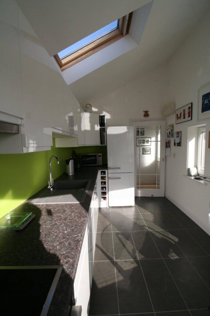 Going with the Flow — a Stoneham kitchen by Kitchensmiths (photograph 2 of 4)
