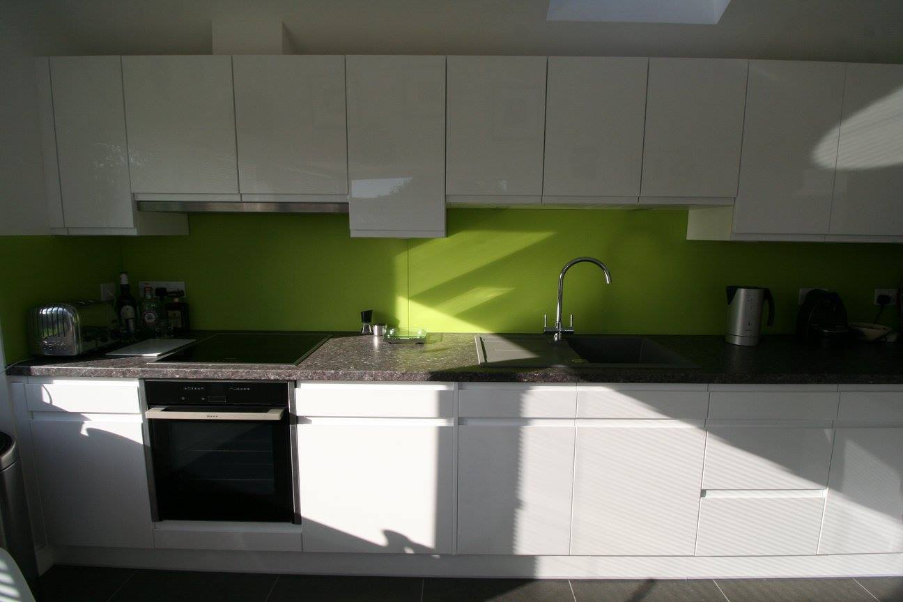 Going with the Flow — a Stoneham kitchen by Kitchensmiths (photograph 3 of 4)