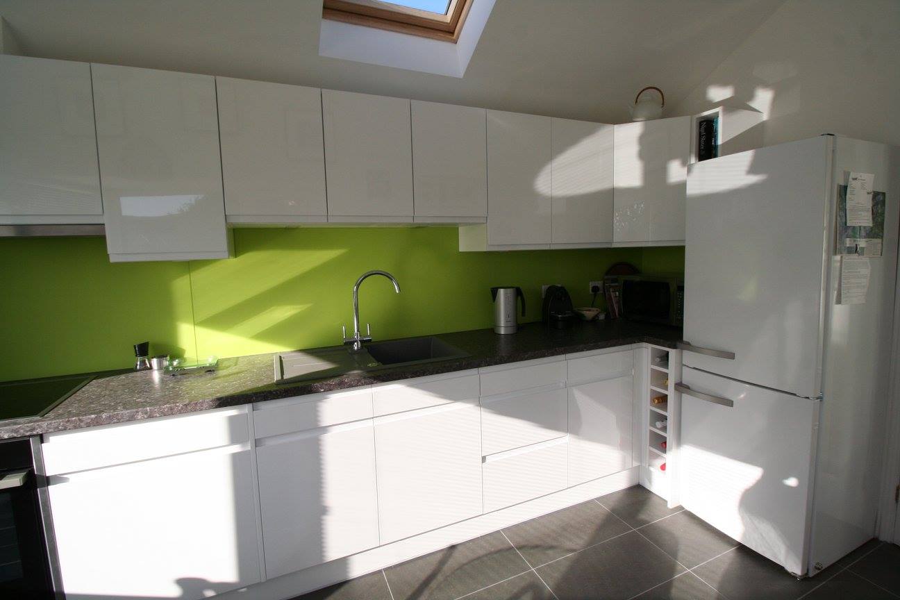 Going with the Flow — a Stoneham kitchen by Kitchensmiths (photograph 4 of 4)